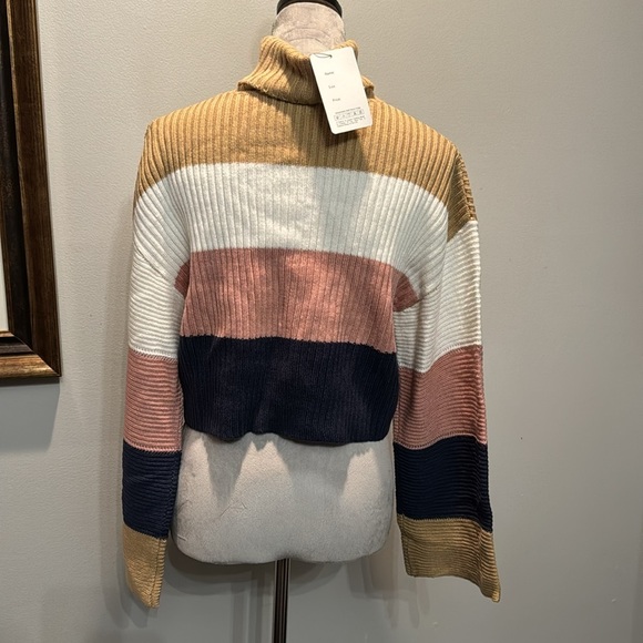 Awoo stripped cropped turtleneck NWT S - Picture 4 of 9